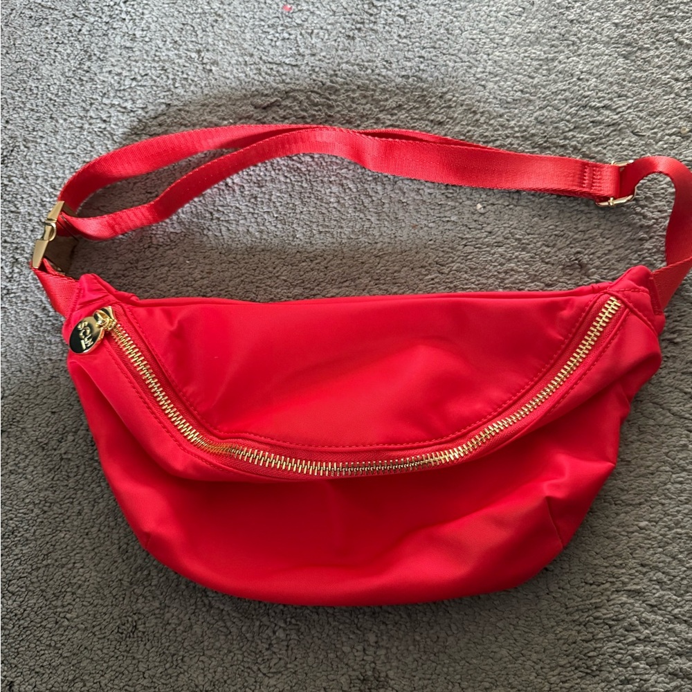Vibrant Red Crossbody Bag with Adjustable Strap and Gold Zipper